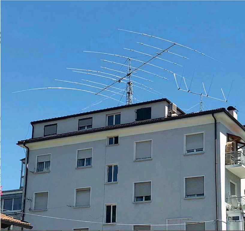 Antenna sul tetto 1.JPG