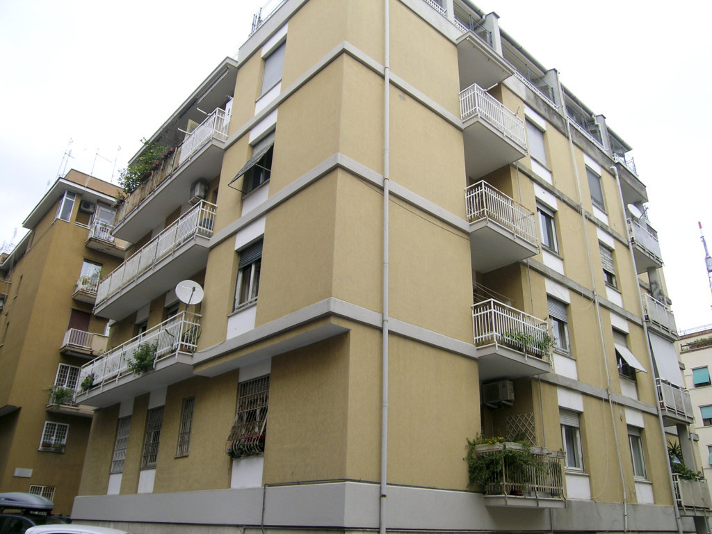 Balconi con marcapiani A.JPG
