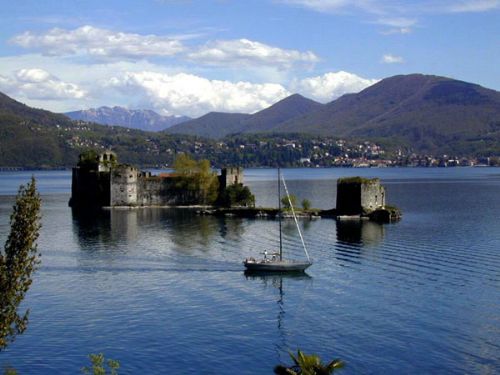 castelli di cannero.jpg